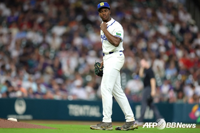ブラジル代表チームのジョセフ·コントレラスが7日（韓国時間）、米テキサス州ヒューストンのダイキンパークで行われた2026ワールドベースボールクラシック（WBC）本大会1ラウンドB組2試合の米国を相手に力投した。 /AFPBBNews=ニュース1