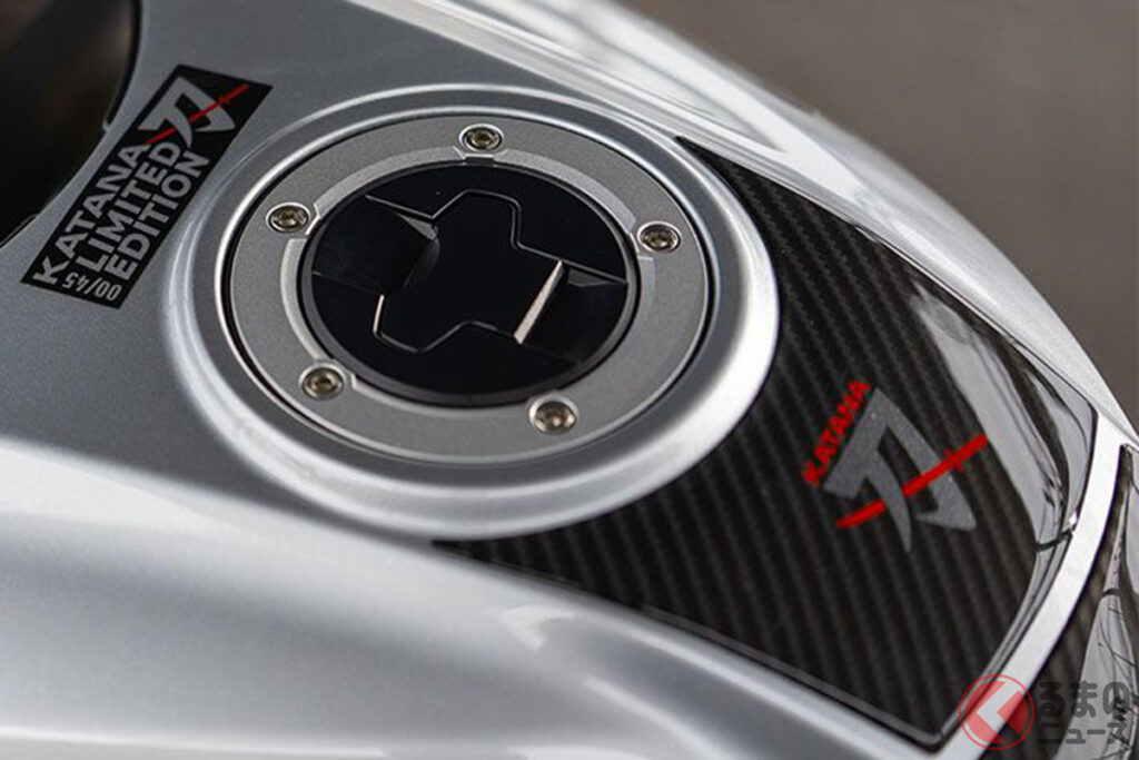 【ドイツ】スズキ「KATANA Limited Edition」発表！ 専用の「The Edge」デカール＆大迫力サウンドマフラー搭載で特別な存在に！ 約274万円のスズキ「“激レア”カタナ」とは？（くるまのニュース）