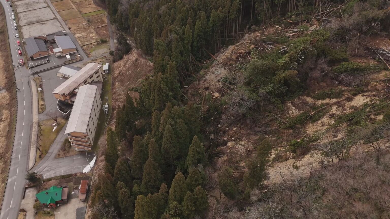 高齢者施設近くで地すべり 利用者ら77人避難「パニックになっていた」2022年8月豪雨でも土砂流出 石川県・白山ろく 「原因分からず」石川県が防災アドバイザー派遣（MRO北陸放送） - Yahoo!ニュース