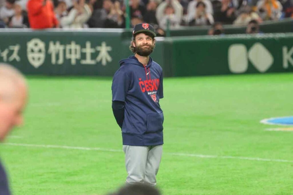 「美しい敬意」チェコ代表サトリアに日本ファン拍手喝采、世界中の野球ファン感銘「勝敗を超越した、言葉では言い表せないほどの感動」【WBC】（THE DIGEST） - Yahoo!ニュース