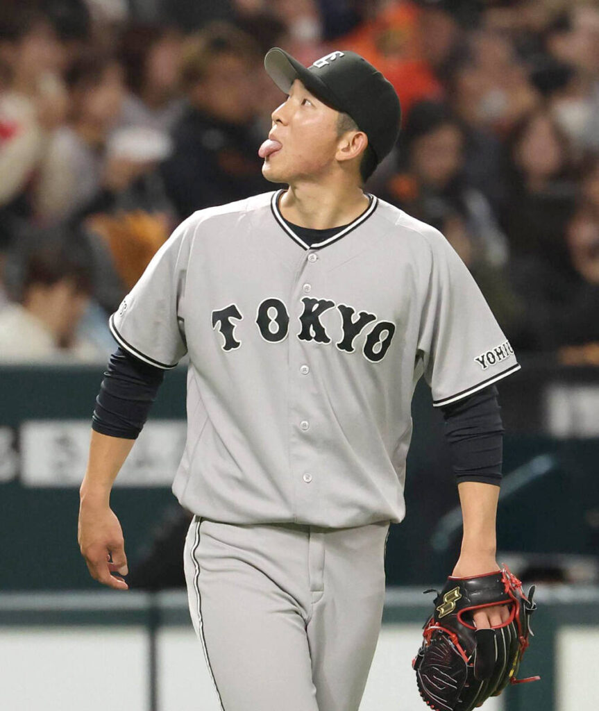 ６回２死一、三塁、今宮健太に追加点となる右前適時打を打たれた戸郷翔征（カメラ・義村　治子）