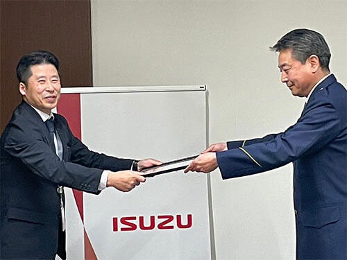 20260311isuzu - いすゞ自動車／交通安全啓発活動への取り組みに神奈川県戸部警察署より感謝状