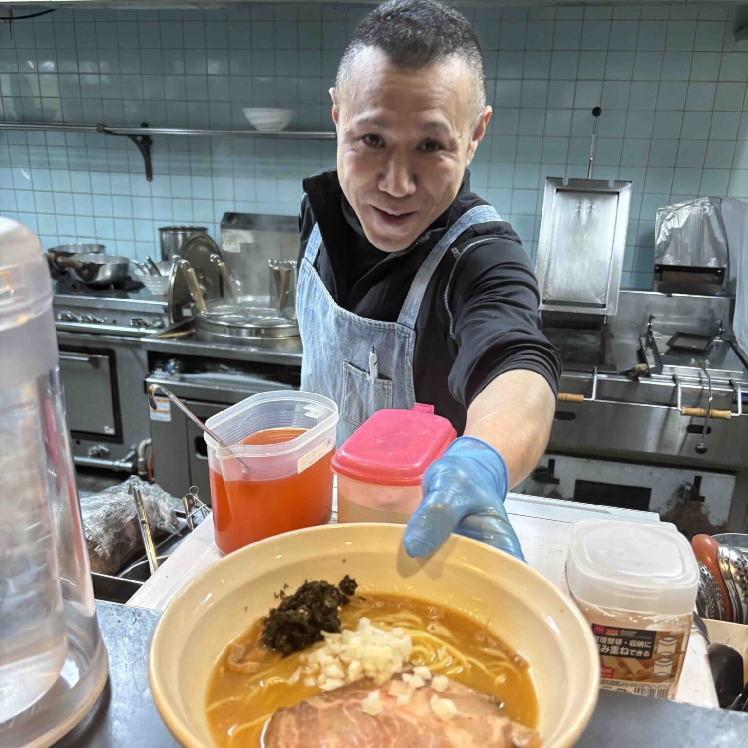 つくば市ラーメン店の迷惑駐車「外国人の仕業」とXで炎上も…店主が明かした“意外な真犯人” 「二重三重に車を停めて『どけてください』と言っても…」（集英社オンライン） - Yahoo!ニュース