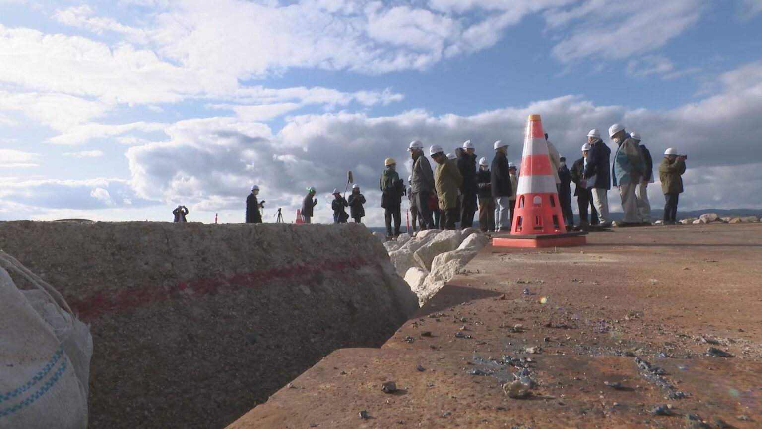 能登半島地震の教訓を次世代へ 石川県企画の「防災・復興見学ツアー」で和倉温泉の護岸工事を視察（MRO北陸放送） - Yahoo!ニュース