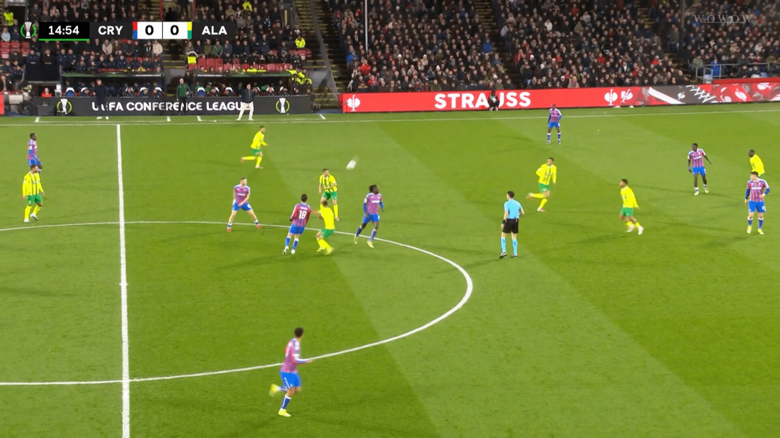 「モドリッチばりだ」鎌田大地の“絶品アウトサイドキック”にスタジアムどよめき！「うっっま」「魅せるね」ダイレクトパスにファン喝采 - Yahoo!ニュース