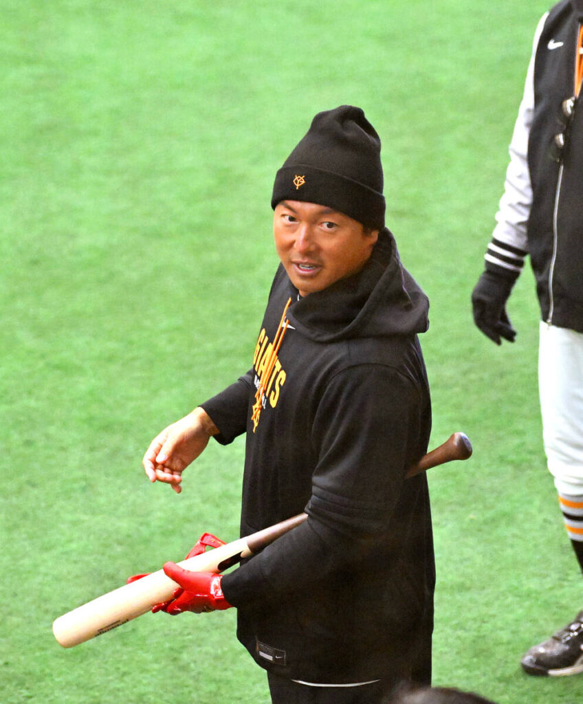 長野久義氏引退試合はいつ登場?阿部監督が考える起用プランは… – スポーツ報知 ジャイアンツ球場を訪れ汗を流した長野氏(カメラ・竹松 明季)