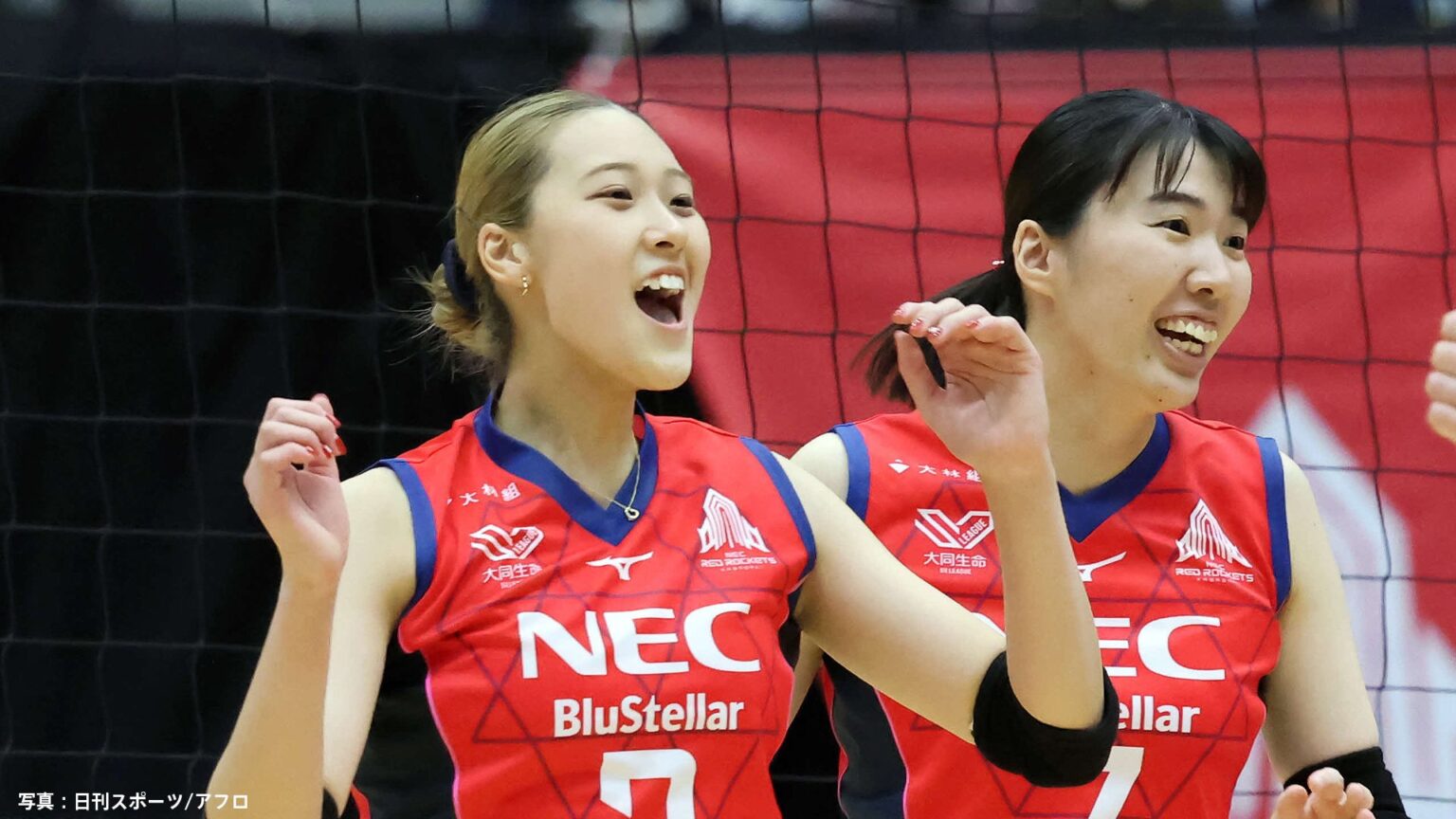 首位NEC川崎、宿敵・大阪MVに今季初のストレート勝ち　佐藤淑乃、甲萌香がサーブで翻弄【SVリーグ終盤戦】（TBS NEWS DIG Powered by JNN）