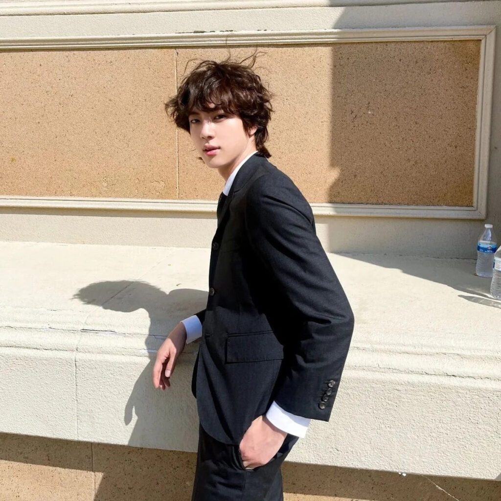 ‘ソールドアウトキング’のジン、フランス最大のプラットフォームでBTSメンバーの中で最も早くLPが完売 | STARNEWS Starnews