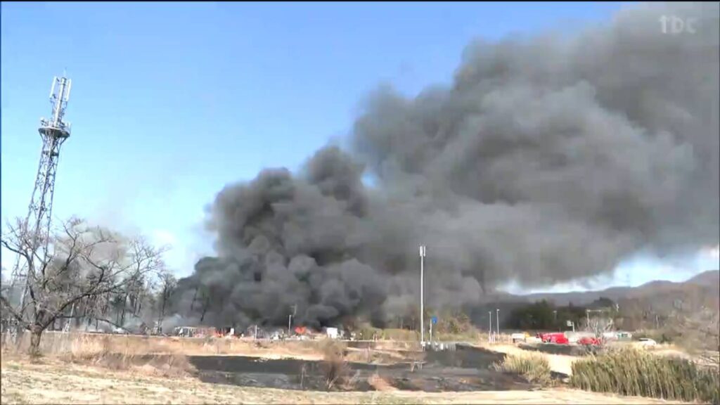 廃タイヤなど焼け7時間以上経っても鎮火せず 付近の住宅にも延焼　宮城・白石市（tbc東北放送） - Yahoo!ニュース