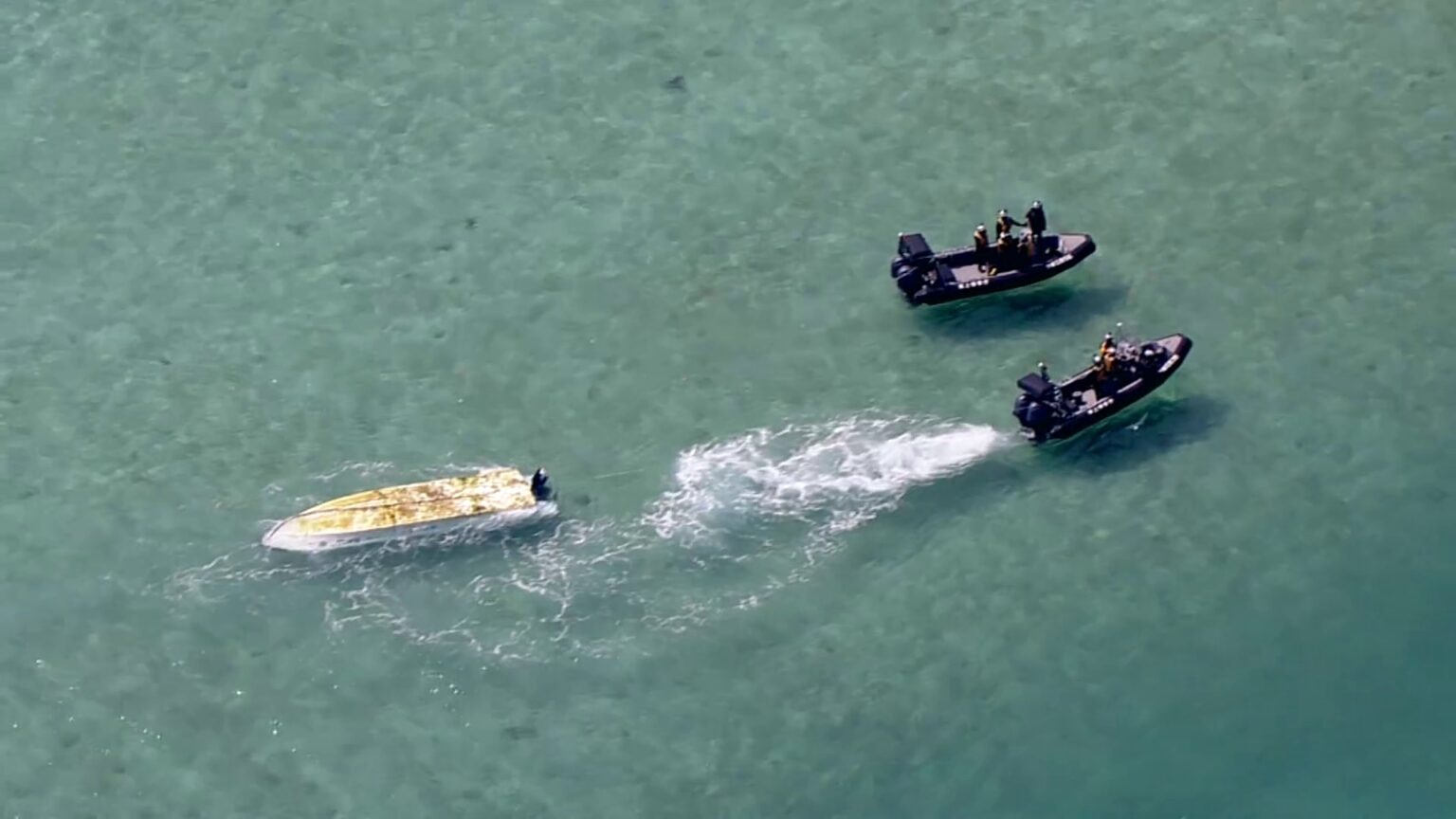 沖縄・辺野古沖で船2隻が転覆　修学旅行中の女子生徒ら2人死亡 「平和学習」で移設工事を見学中に（TBS NEWS DIG Powered by JNN）