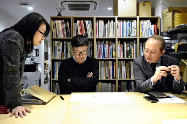 打ち合わせをする実行委員会のメンバーら（鳥取県米子市で）