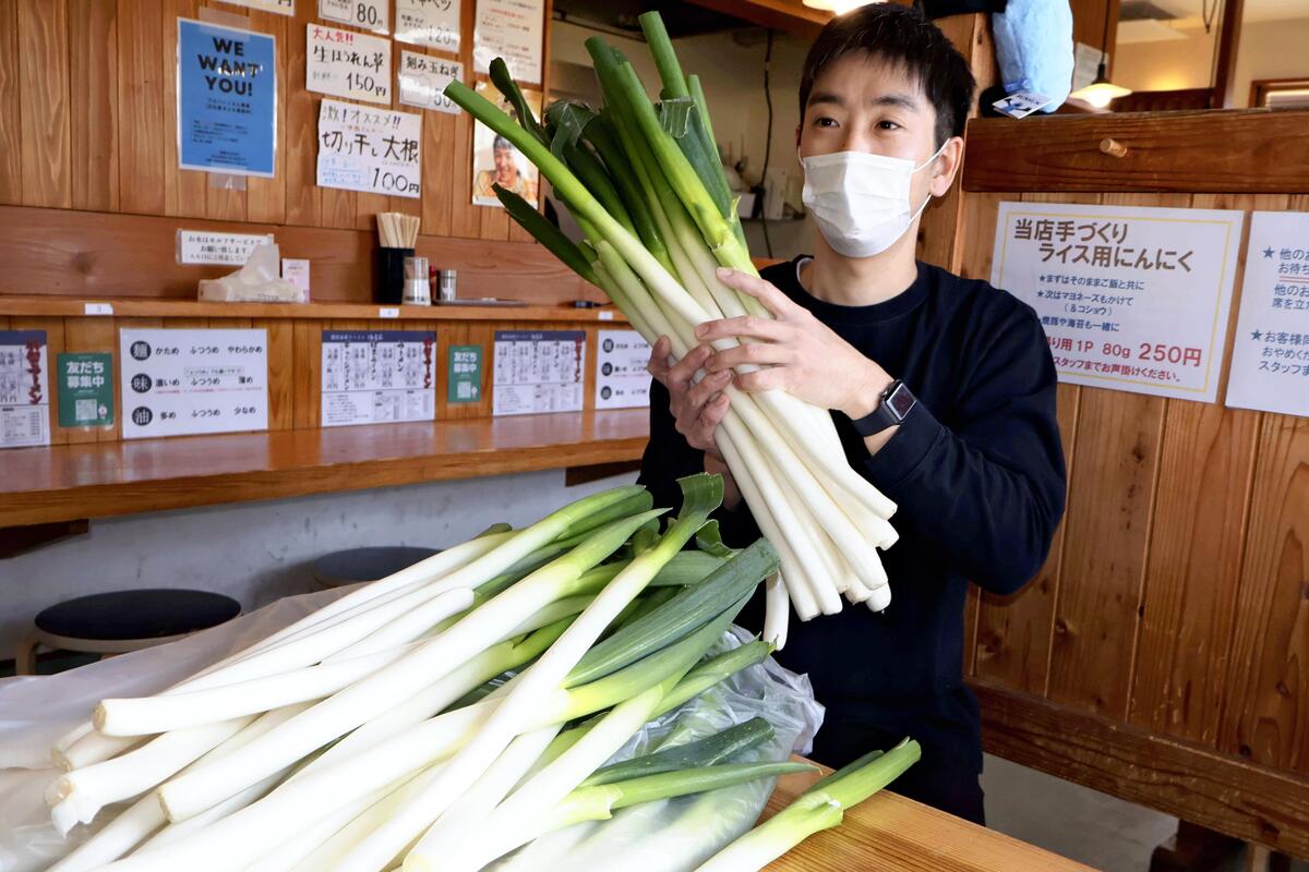 伯耆家で販売した雪かぶりネギ（鳥取県米子市で）