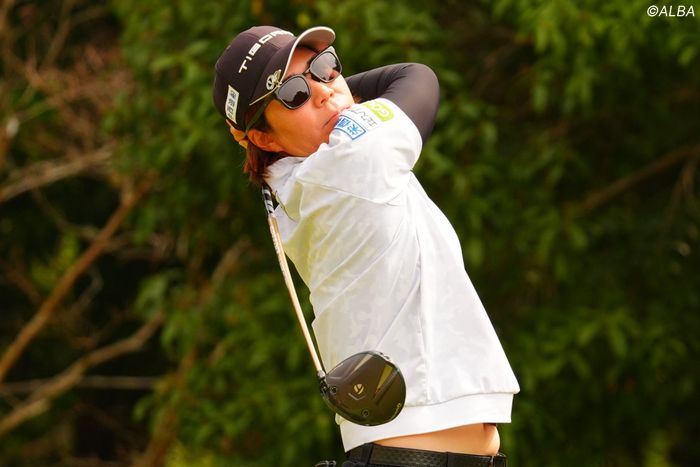 ＜中間速報＞穴井詩が単独首位浮上　永久シード王手のジエは1差追走（ゴルフ総合サイト ALBA Net） - Yahoo!ニュース