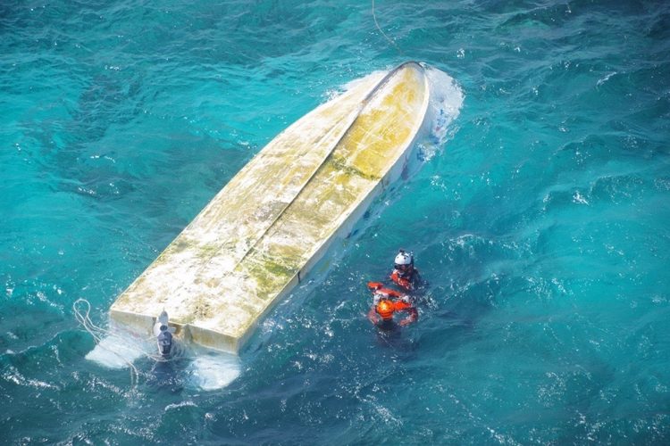 【辺野古転覆事故】女子生徒死亡の同志社国際の保護者が怒りの告白 学校側の“船長を信頼”の釈明に不信感 「学校と信頼関係が結べるのか心配です」（NEWSポストセブン） - Yahoo!ニュース
