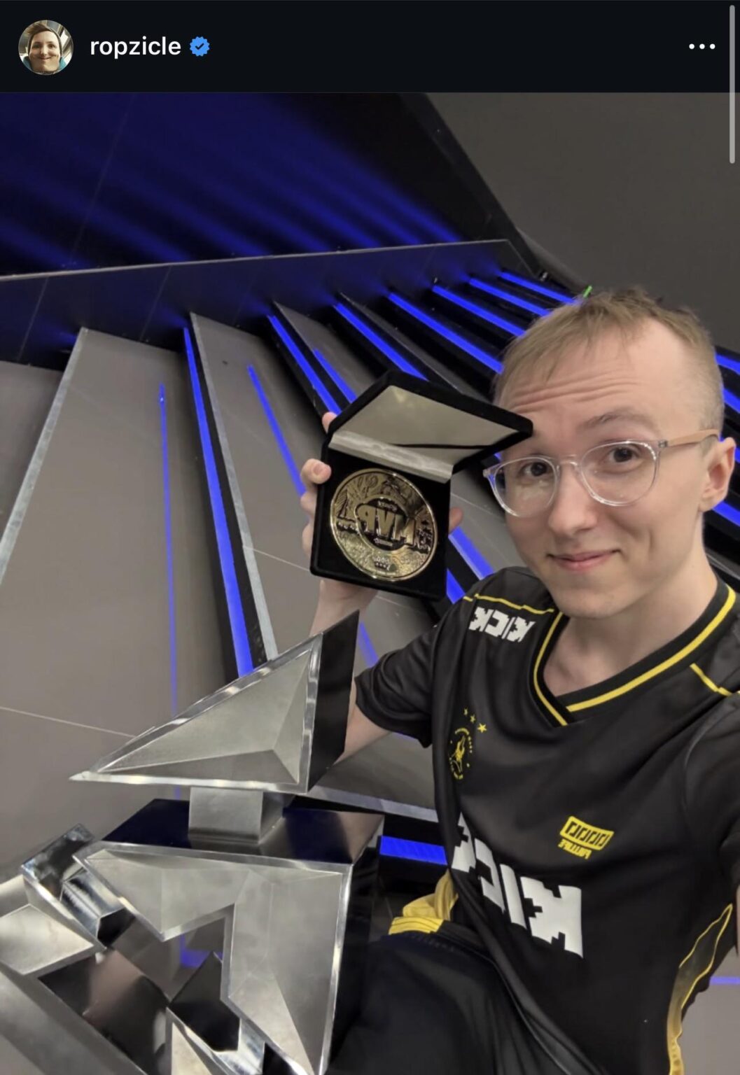 Counter Strike 2 Blast Open Rotterdam トーナメントの決勝戦で、エストニア人の Robin Kool が MVP (最優秀選手) 賞を受賞しました。うちの少年が CS で世界最高の選手の 1 人になったことを嬉しく思います!