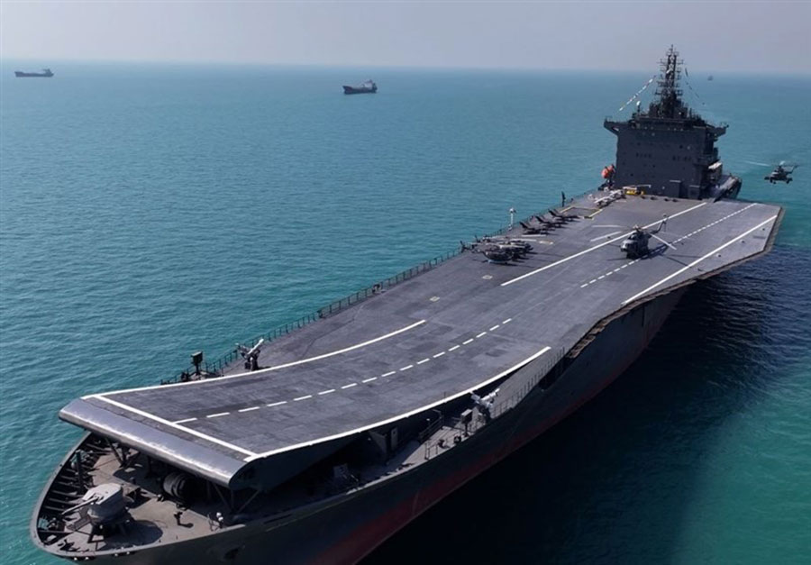 「イラン初の空母」も損傷？ アメリカ海軍「オマーン湾に艦艇はゼロ」海上戦力を“壊滅”させた映像公開（1/2 ページ） - 乗りものニュース