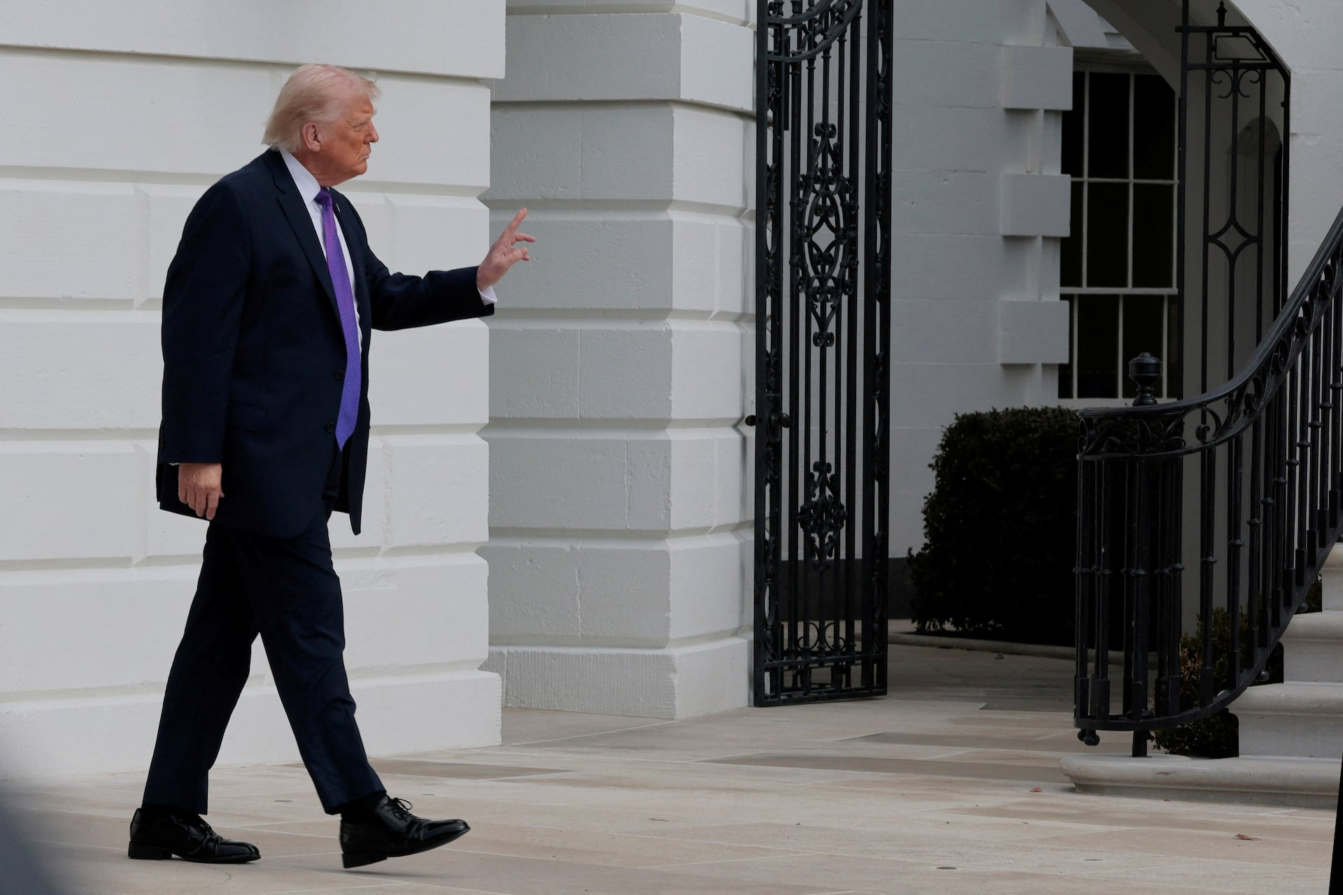 トランプ氏、イランは「降伏間近」　Ｇ７会合で発言とアクシオス報道