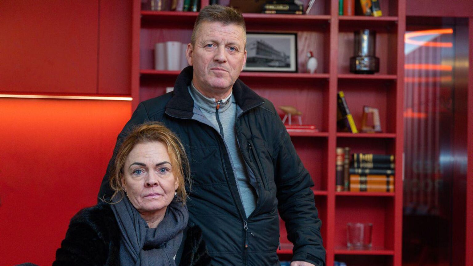 警察との衝突で若い女性が死亡、州は無罪判決