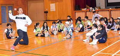 パラ陸上選手が体育授業 | ニュース和歌山