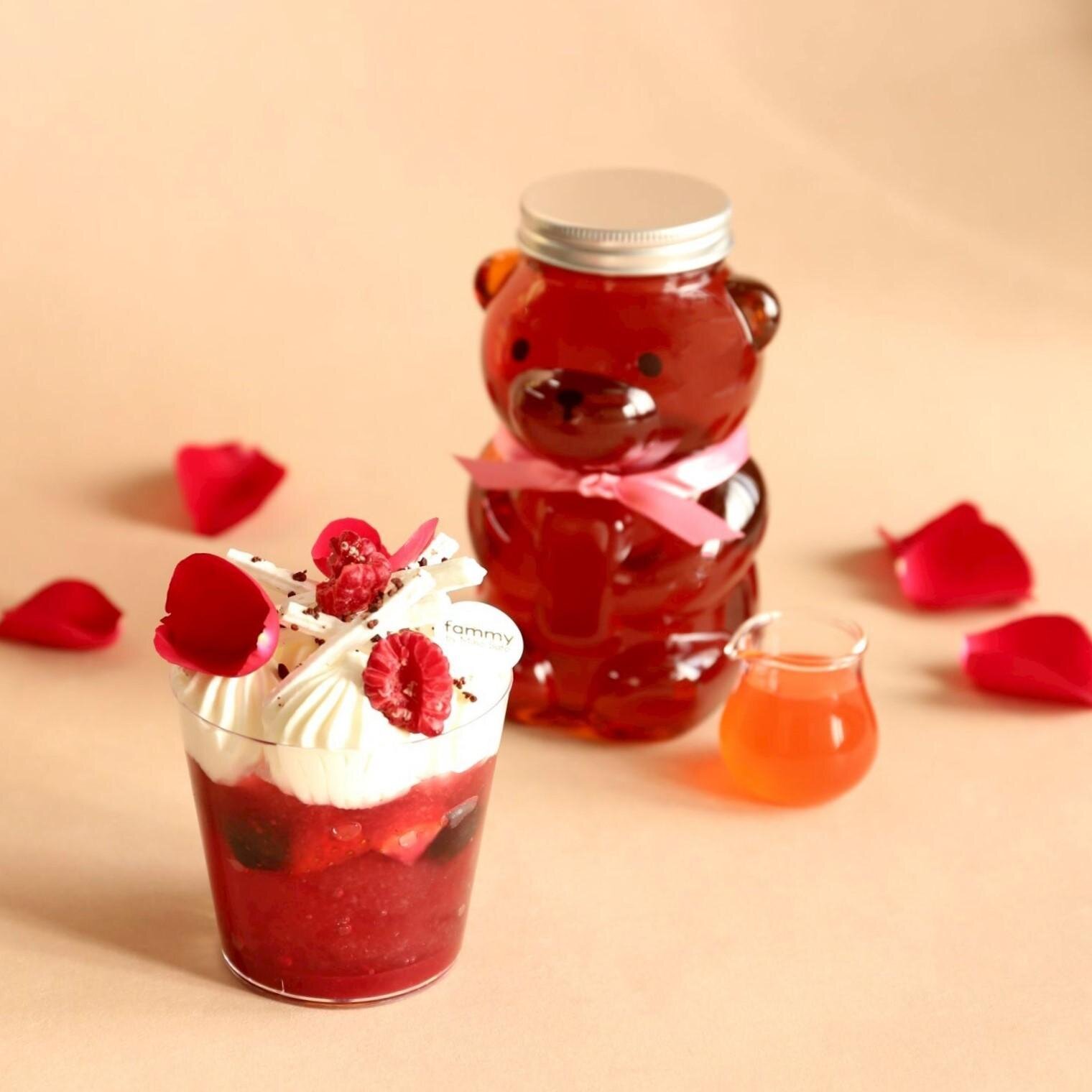 ダーヴィルス・オブ・ウィンザー×ファミー バイ ミホサトウ「ティー＆スイーツのブリリアント・ペアリング」(紅茶・トライフル) 2,200円※各日20セット限り※3月14日(土)～3月17日(火)のみ