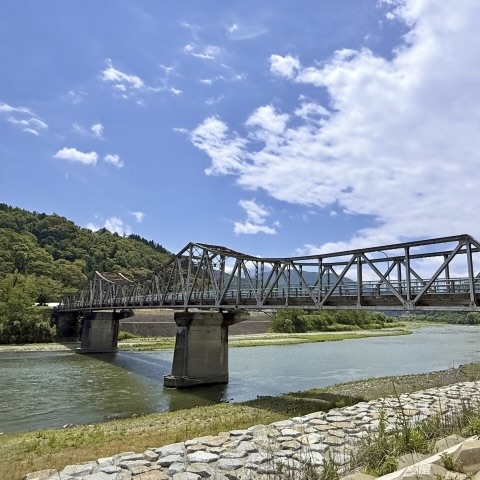 【山梨 聖地巡礼】ゆるキャン△聖地8選｜浩庵キャンプ場・ほったらかし温泉など人気スポット - DRESSY【公式】ウェディングドレス・ファッション・エンタメニュース