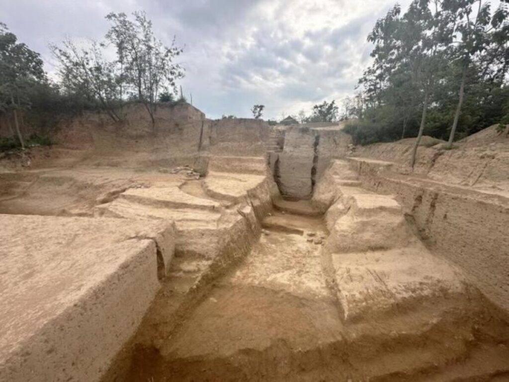 山西省運城市の坡頭新石器時代遺跡、中国最古の墓碑の原型を発見