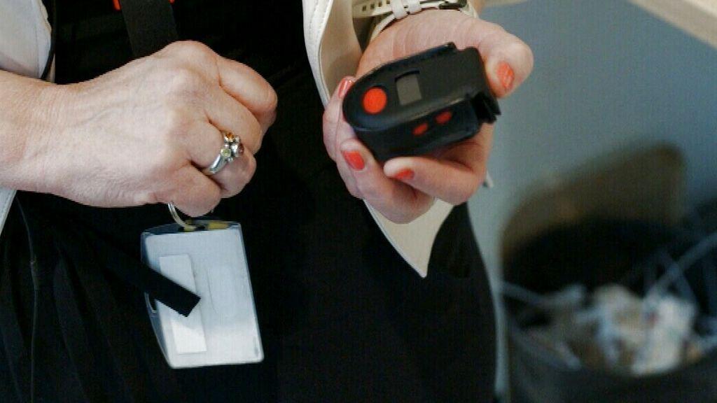 図書館でも攻撃的な市民に対する緊急ボタンが増加中