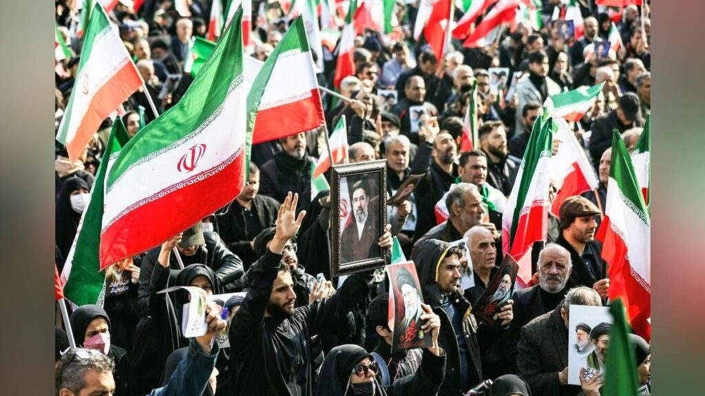 イラン最高指導者にモジタバ師、「ハメネイ」の権威と路線を踏襲…権力の空白避け国民に結束促す