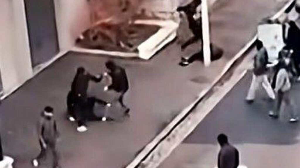 クエンティン・デランク事件：極右陣営での公聴会と捜索の波