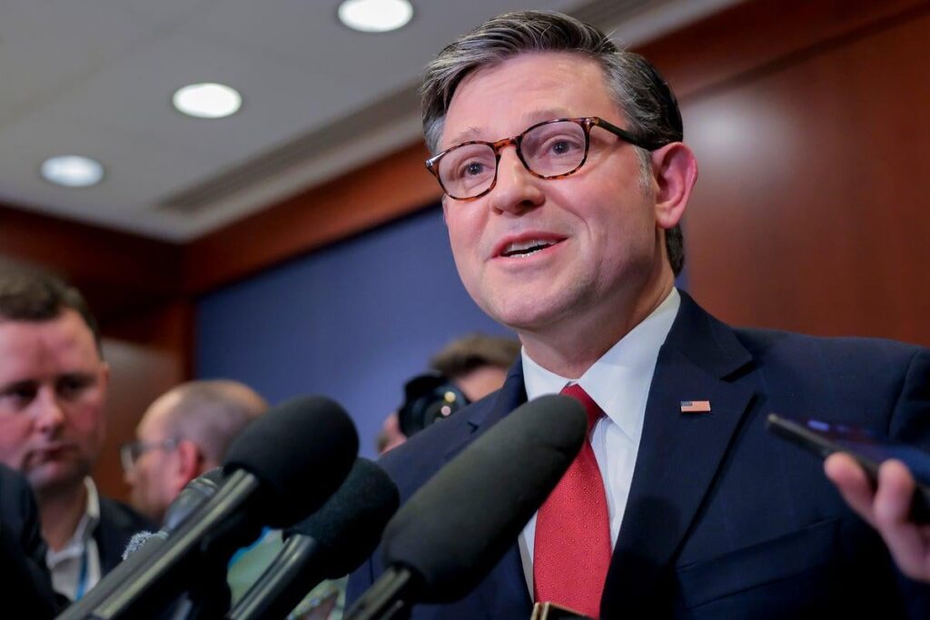 「我々は今、戦争状態ではない」：トランプ大統領のイラン弾圧を受けてジョンソン下院議長が驚くべき主張