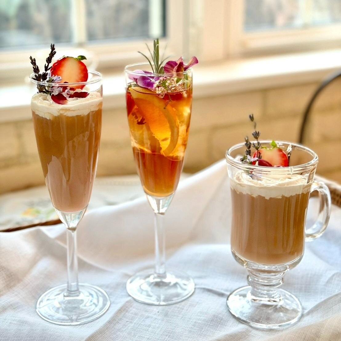 スティルルームス「ローズブルームチャイ(アイス)」、「スプリングガーデンフルーツ＆フローラルティー(アイス)」、「ローズブルームチャイ(ホット)」各1,210円※各日各20杯限り