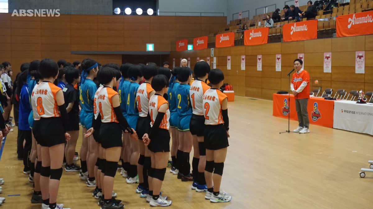 秋田・山形の高校女子バレーボール16チームが出場　「アランマーレカップSAKATA2025」27日から開催　プロの試合さながらの演出も