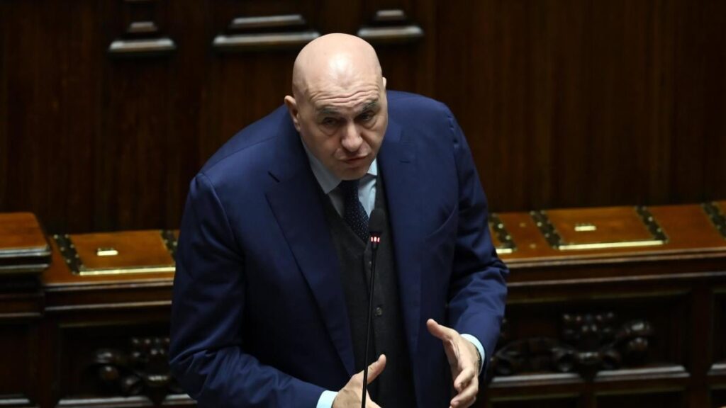 クロゼット氏はイラン爆撃を阻止したが、現在イタリアにいるパトゥアネリ氏（Ｍ５Ｓ）は辞任を求めている。タジャーニ「何も知らなかった」