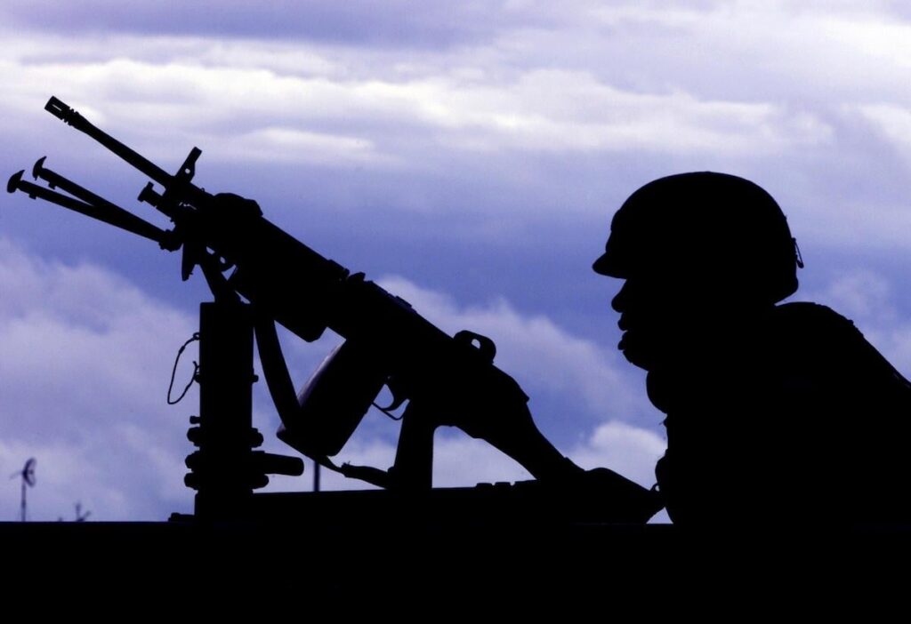 サラエボ出身のチェッキーニ、ファット・クオティディアーノへの告白：「最悪なのは、人々が死んでいくのを見ることだ」 […] 動かなくなった人、死んだ人を殴って見る限り、それは別のことです […] 夕方になると、まだ悪夢を見ます。」