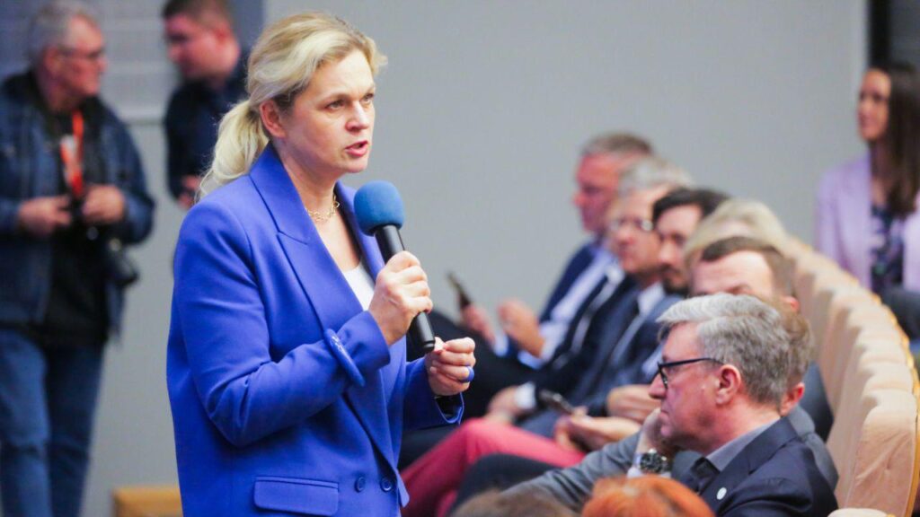 ポーランド、小学校での携帯電話の使用を禁止へ