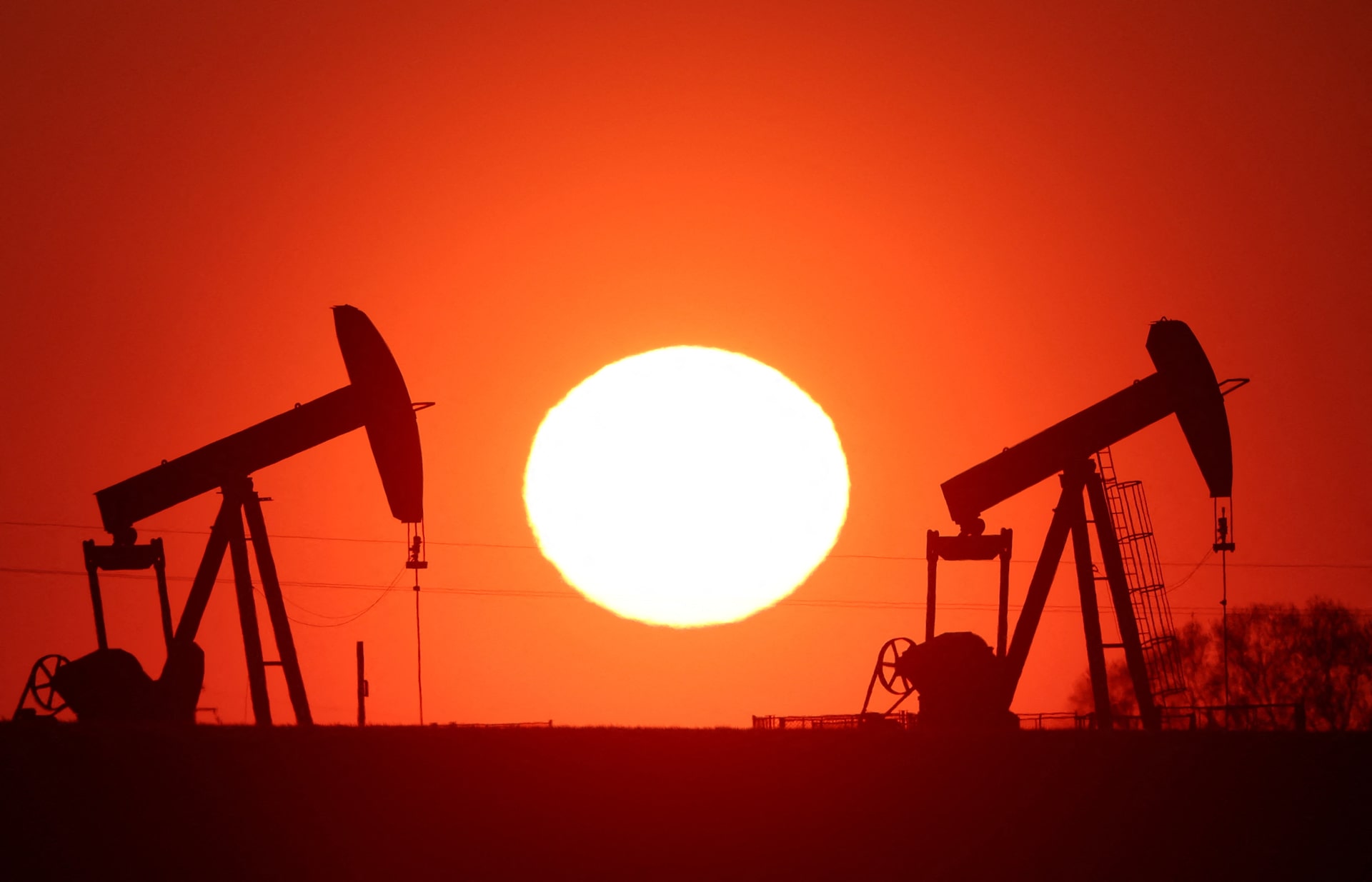 原油先物上昇、ブレント1週間超ぶり高値 イランがエネ施設攻撃