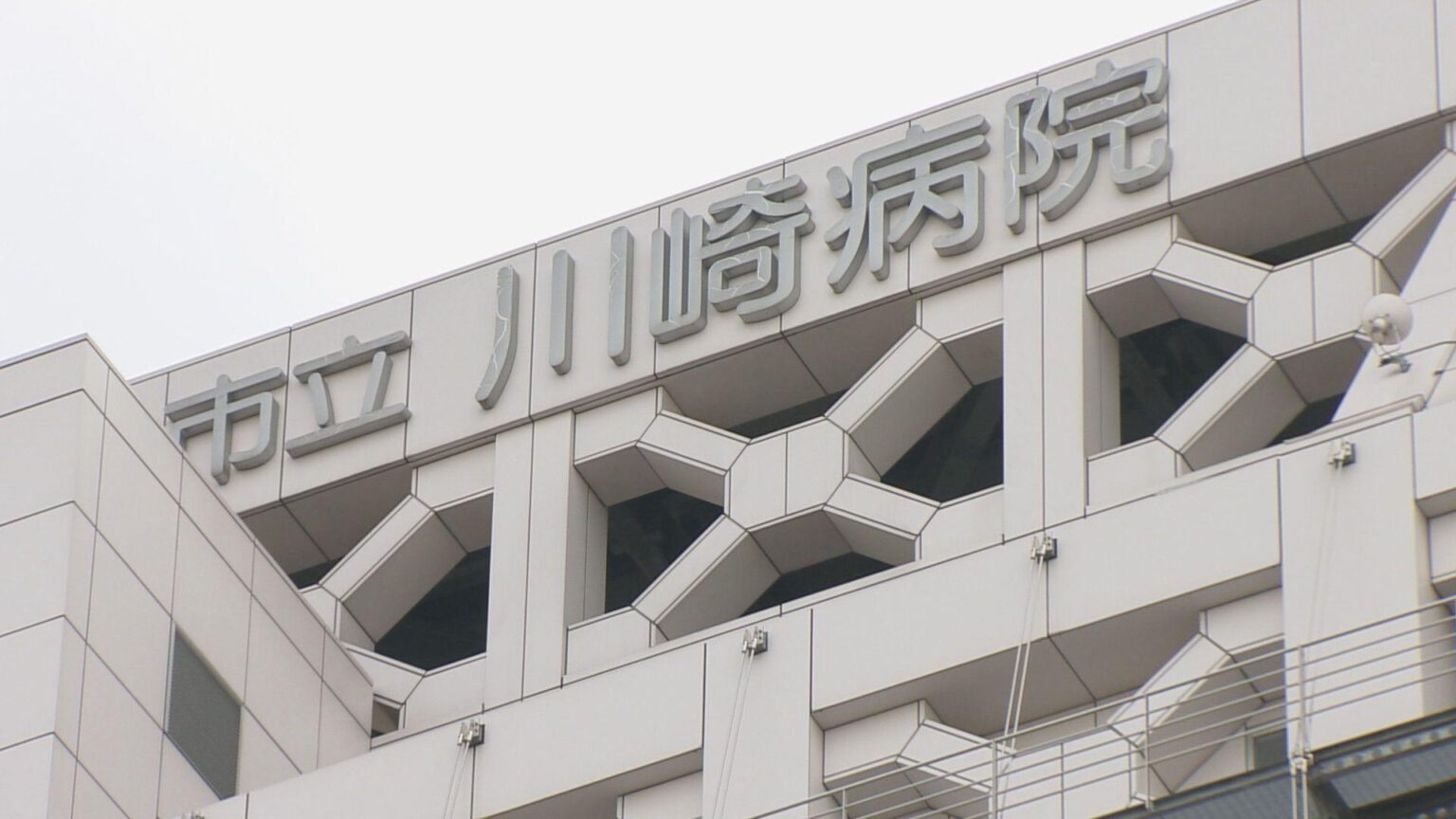 不眠症のノーモラル医師、手術で患者に睡眠薬を薄めて注射し節約した分を自分に注射して控え室で熟睡した結果、懲戒免職の悪夢