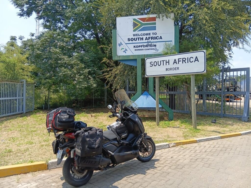 キプロス人がバイクでアフリカ大陸全土を横断