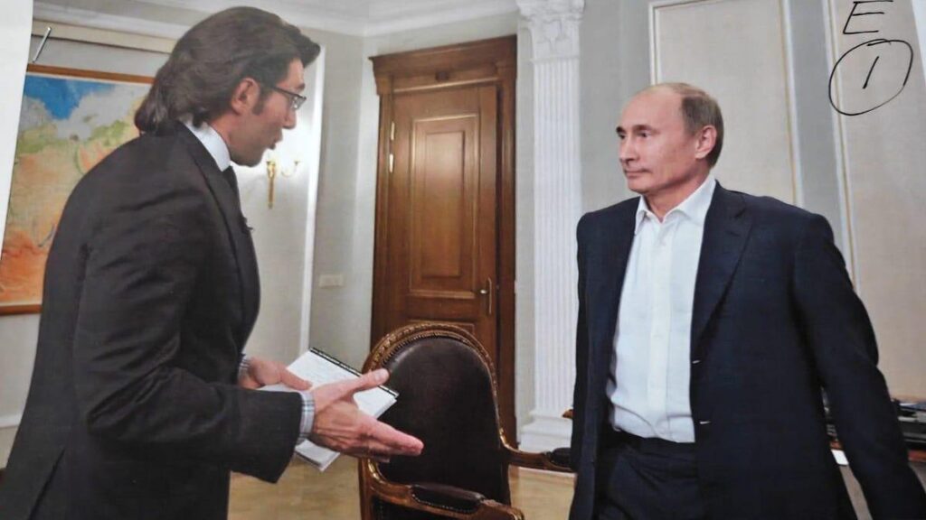 ウラジーミル・プーチンの親友であるアンドレイ・マラホフは、ロシアのメディア宣伝の対価としてノルゲ・マイニング株35万株を受け取り、それがなければ存在しなかったヴルムサーの国際的な知名度を高めた。