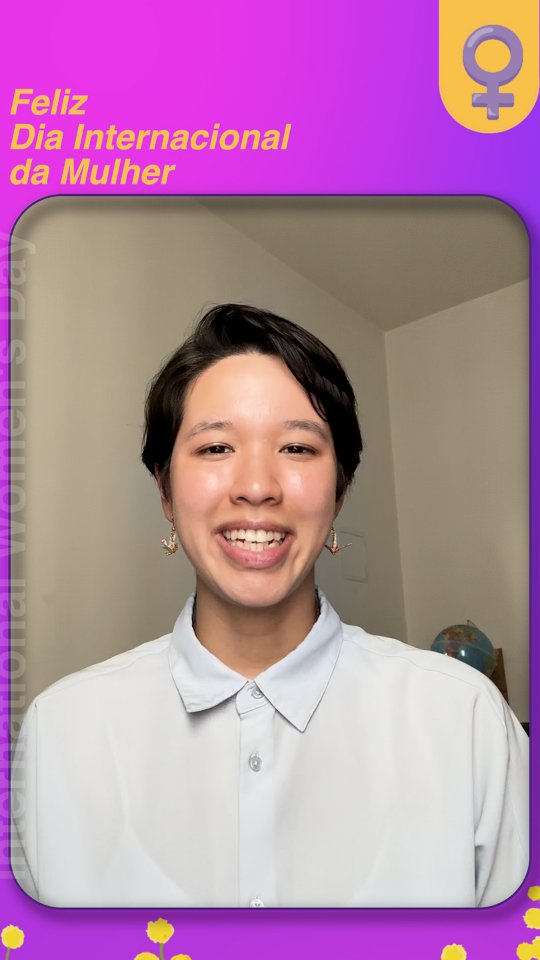 3月の国際女性デーを迎えるにあたり、駐日ブラジル大使館は、動画シリーズ「日本で暮らす彼女たち ― さまざまな声、ひとつのアイデンティティ：ブラジル人女性」をお届けいたします。 本シリーズでは、ブラジル人女性の皆さまに敬意を表するとともに、彼女たちがより広い異文化間対話の促進と両国社会の相互理解の深化にどのように貢献しているかをご紹介します。 また本プロジェクトは、彼女たち一人ひとりの物語や歩みに光を当て、日本に根ざすブラジル人コミュニティについて、より多様で人間味あふれる姿を発信することを目的としています。 本日ご紹介するのは、アリーネ・フィゲレイドさんです。(@alinelie__)
アリーネさん、ご登場いただき、ありがとうございました。 #国際女性デー #ブラジル人女性 #在日ブラジル人 #日伯関係 .
Por ocasião do mês em que se celebra o dia internacional da mulher (março), a Embaixada do Brasil no Japão promove a série de vídeos intitulada "Elas no Japão- muitas vozes, uma identidade: mulheres brasileiras". Prestamos homenagem às mulheres brasileiras e compartilhamos como elas vem colaborando para diálogo intercultural mais amplo e entendimento mútuo entre as sociedades. O projeto visa ainda a dar visibilidade a suas histórias e trajetórias e, assim, contribuir para a construção de narrativa mais plural e humana da comunidade brasileira radicada aqui no Japão. Agradecemos à nossa querida Aline Figueiredo, (@alinelie__) homenageada de hoje. #diainternacionaldamulher | 駐日ブラジル大使館