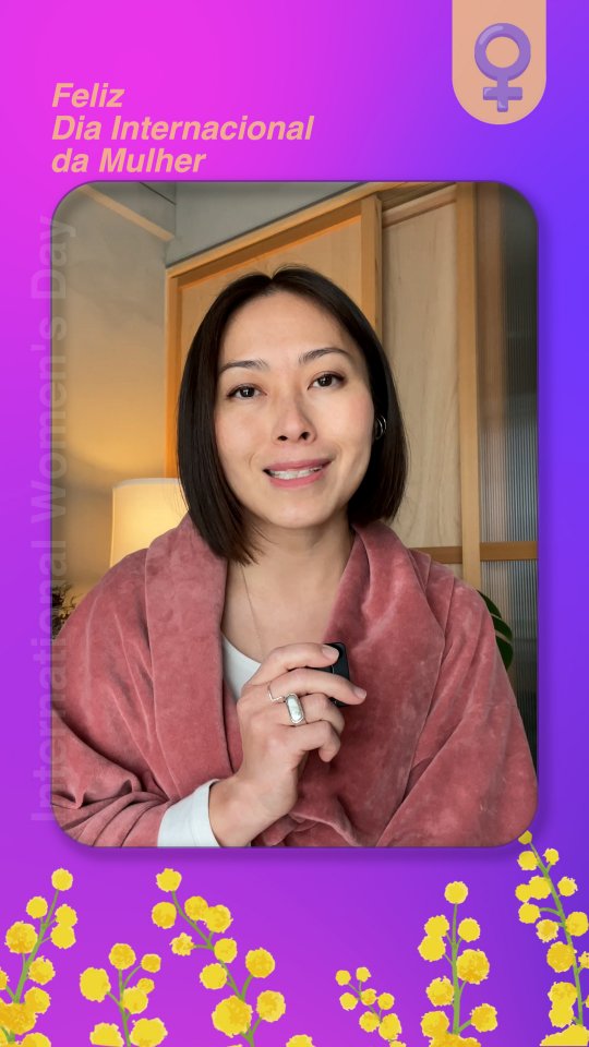 3月の国際女性デーを迎えるにあたり、駐日ブラジル大使館は、動画シリーズ「日本で暮らす彼女たち ― さまざまな声、ひとつのアイデンティティ:ブラジル人女性」をお届けいたします。 本シリーズでは、ブラジル人女性の皆さまに敬意を表するとともに、彼女たちがより広い異文化間対話の促進と両国社会の相互理解の深化にどのように貢献しているかをご紹介します。 また本プロジェクトは、彼女たち一人ひとりの物語や歩みに光を当て、日本に根ざすブラジル人コミュニティについて、より多様で人間味あふれる姿を発信することを目的としています。 本日ご紹介するのは、ピティ・コシムラさん(@peachnojapao )です。
ピティさん、ご登場いただき、ありがとうございました。 #国際女性デー #ブラジル人女性 #在日ブラジル人 #日伯関係 .
Por ocasião do mês em que se celebra o dia internacional da mulher (março), a Embaixada do Brasil no Japão promove a série de vídeos intitulada “Elas no Japão- muitas vozes, uma identidade: mulheres brasileiras”. Prestamos homenagem às mulheres brasileiras e compartilhamos como elas vem colaborando para diálogo intercultural mais amplo e entendimento mútuo entre as sociedades. O projeto visa ainda a dar visibilidade a suas histórias e trajetórias e, assim, contribuir para a construção de narrativa mais plural e humana da comunidade brasileira radicada aqui no Japão. Agradecemos à nossa querida Piti Koshimura (@peachnojapao ), homenageada de hoje. #diainternacionaldamulher | 駐日ブラジル大使館 3月の国際女性デーを迎えるにあたり、駐日ブラジル大使館は、動画シリーズ「日本で暮らす彼女たち ― さまざまな声、ひとつのアイデンティティ:ブラジル人女性」をお届けいたします。 本シリーズでは、ブラジル人女性の皆さまに敬意を表するとともに、彼女たちがより広い異文化間対話の促進と両国社会の相互理解の深化にどのように貢献しているかをご紹介します。 また本プロジェクトは、彼女たち一人ひとりの物語や歩みに光を当て、日本に根ざすブラジル人コミュニティについて、より多様で人間味あふれる姿を発信することを目的としています。 本日ご紹介するのは、ピティ・コシムラさん(@peachnojapao )です。
ピティさん、ご登場いただき、ありがとうございました。 #国際女性デー #ブラジル人女性 #在日ブラジル人 #日伯関係 .
Por ocasião do mês em que se celebra o dia internacional da mulher (março), a Embaixada do Brasil no Japão promove a série de vídeos intitulada "Elas no Japão- muitas vozes, uma identidade: mulheres brasileiras". Prestamos homenagem às mulheres brasileiras e compartilhamos como elas vem colaborando para diálogo intercultural mais amplo e entendimento mútuo entre as sociedades. O projeto visa ainda a dar visibilidade a suas histórias e trajetórias e, assim, contribuir para a construção de narrativa mais plural e humana da comunidade brasileira radicada aqui no Japão. Agradecemos à nossa querida Piti Koshimura (@peachnojapao ), homenageada de hoje. #diainternacionaldamulher | 駐日ブラジル大使館