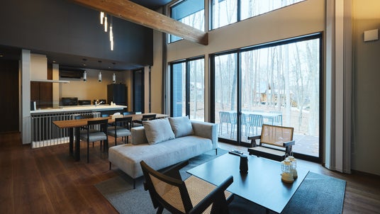 愛犬と泊まれる群馬県・北軽井沢にプライベートドッグラン付きヴィラ「COCO VILLA 北軽井沢 02-Dog Stay」グランドオープン