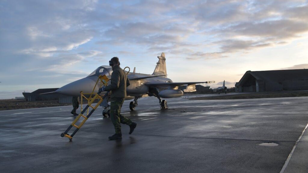 急進自由党、トランプ大統領の脅しを受けて数十億ドル規模の戦闘機発注を遅らせる