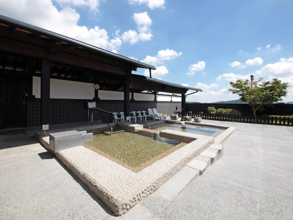 【茨城県の人気日帰り温泉】「やさと温泉 ゆりの郷」は筑波山を望む絶景が自慢の施設。万葉の湯・真秀の湯でリラックス - All About ニュース