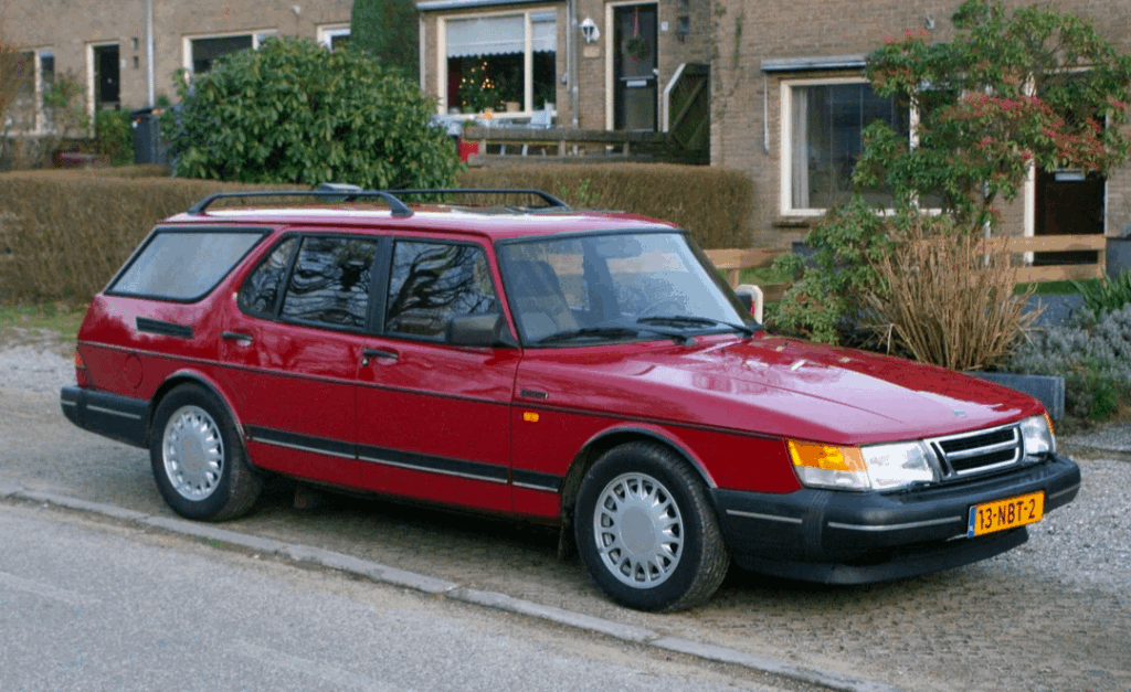 SAAB 900 "サファリ" は、今でも以前の方が優れていたという究極の証拠に違いありません。