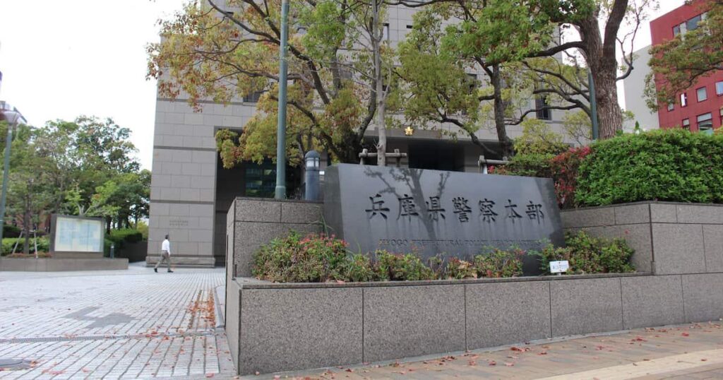 工事現場の「交通誘導車」盗む 容疑で30歳男を逮捕 「身に覚えがない」と否認 宝塚署