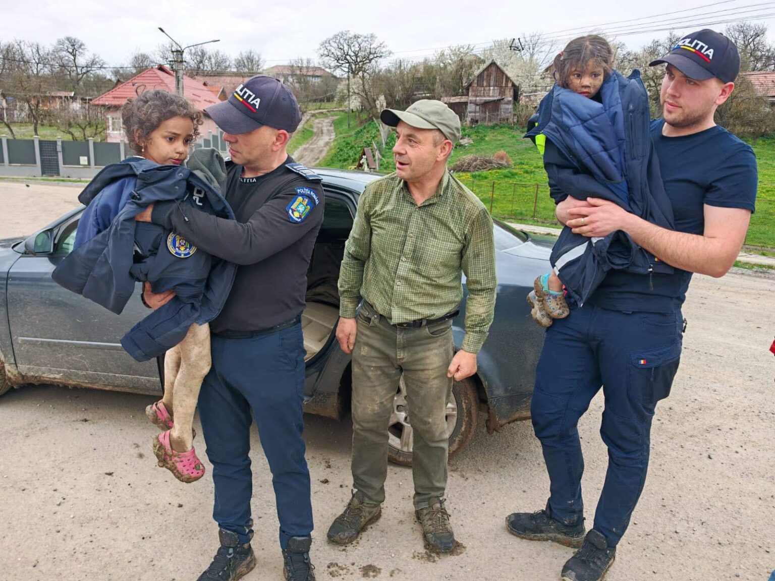 行方不明だった少女２人が発見された