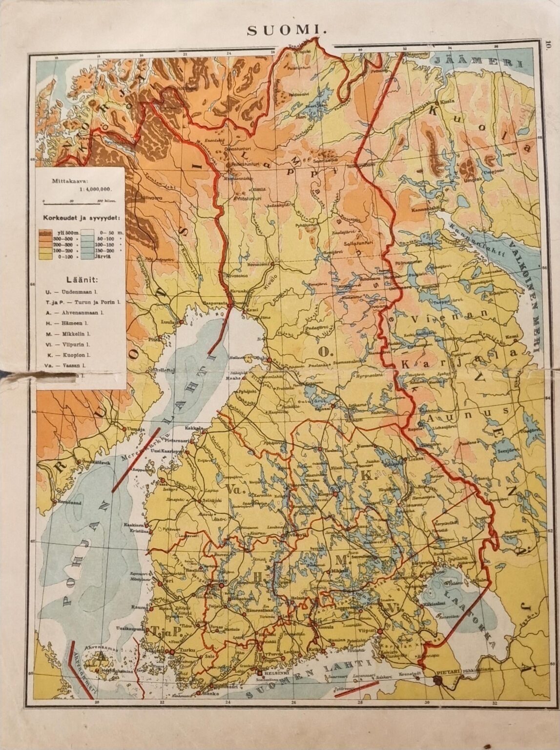 1920 年代後半の教科書から私がスキャンしたフィンランドの地図。フィンランドが「フィンランド乙女」と呼ばれる所以です。両手、スカート裾（カレリア）、横シジュウカラ。