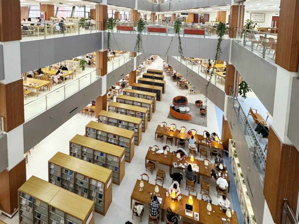 時代の流れに対応、中国の大学では2年で1万以上の専攻コースが消滅―中国人専門家