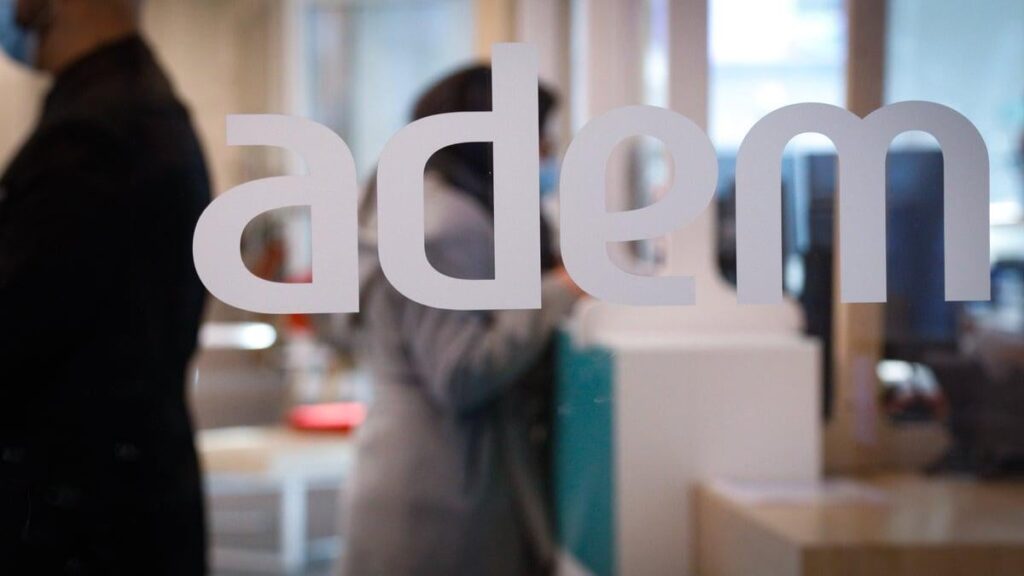 アデムの遅延でシングルマザーは4か月間無収入（IT問題）